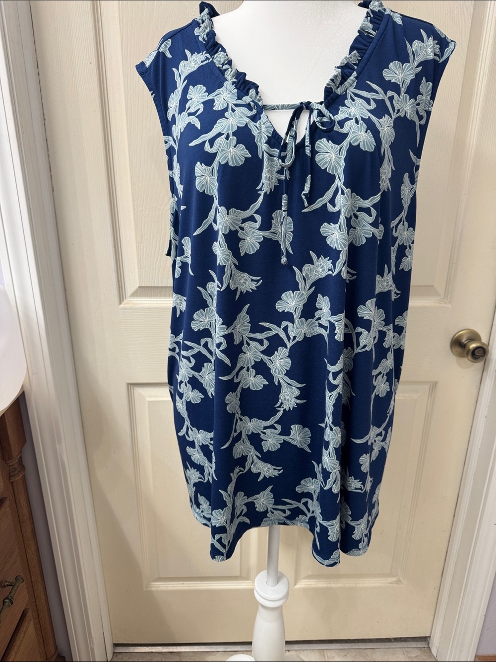 East Adeline Melanie Sleeveless Ruffle Neck Floral Top Navy Ivory 4X